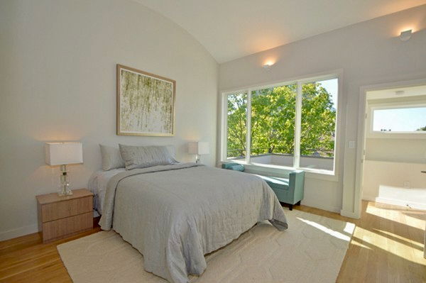 Photo - 140 Banks St