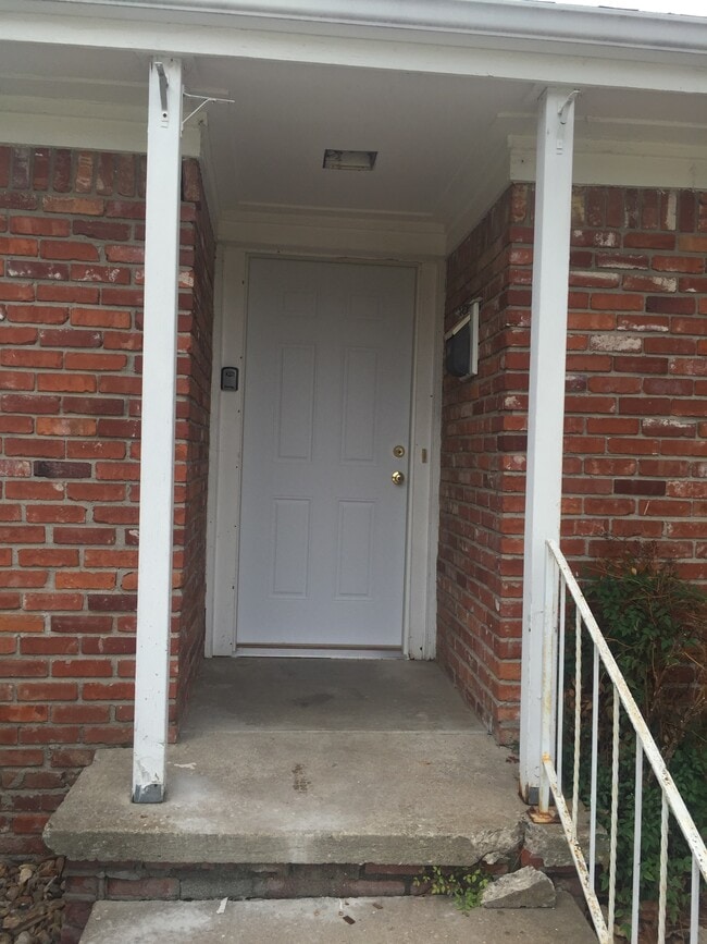 Entryway - Georgian Arms Apartments