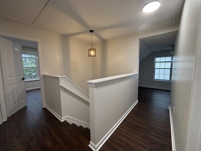 Photo - Newly Renovated 3 BR 2.5 Bath home in Oak ...