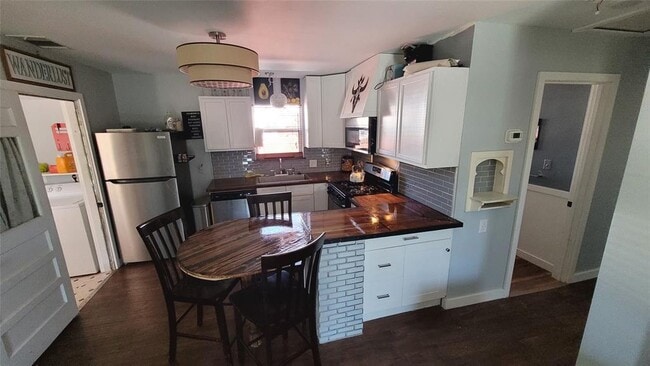 Photo - 206 W 55th 1/2 St