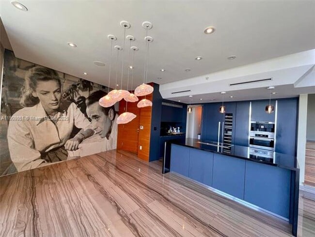 Building Photo - 92 SW 3rd St Unit 92 SW 3rd St PH5213