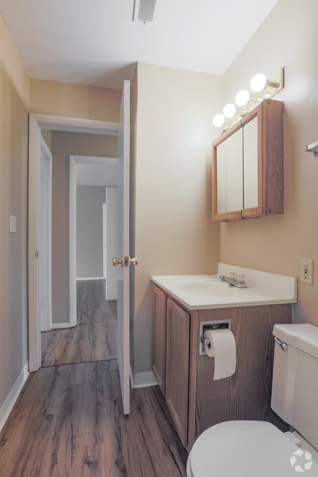 2 BR, 1 BA - Bathroom