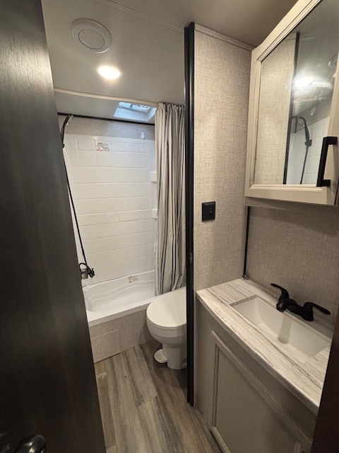 Photo - 1825 Linhart Ave