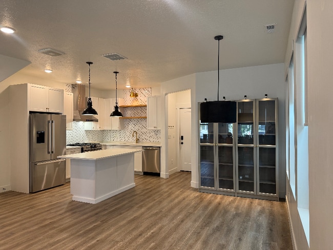 Building Photo - 5258 W Dock St