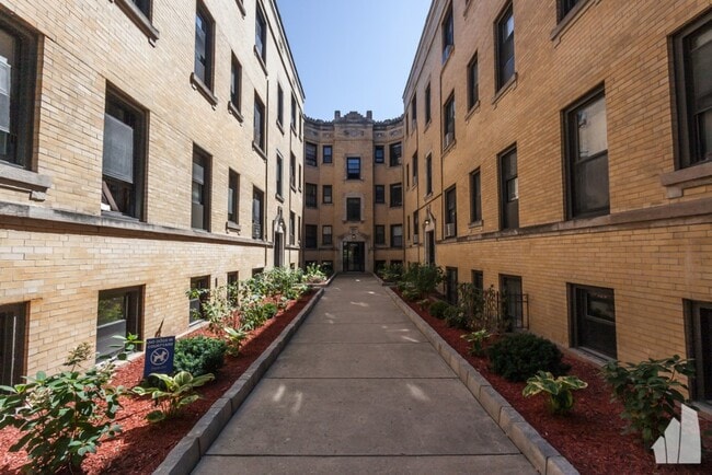 Building Photo - 442 W Belden Ave Rental