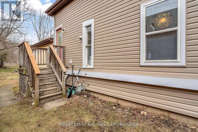 Photo - 23 Saunby St Unit B