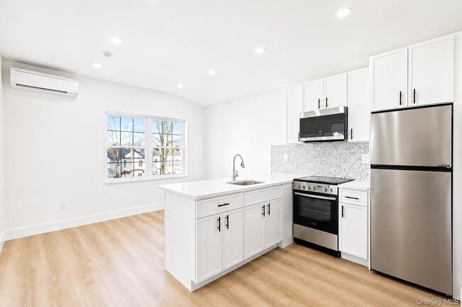 Building Photo - 9 Lagrange Ave Unit APT 3