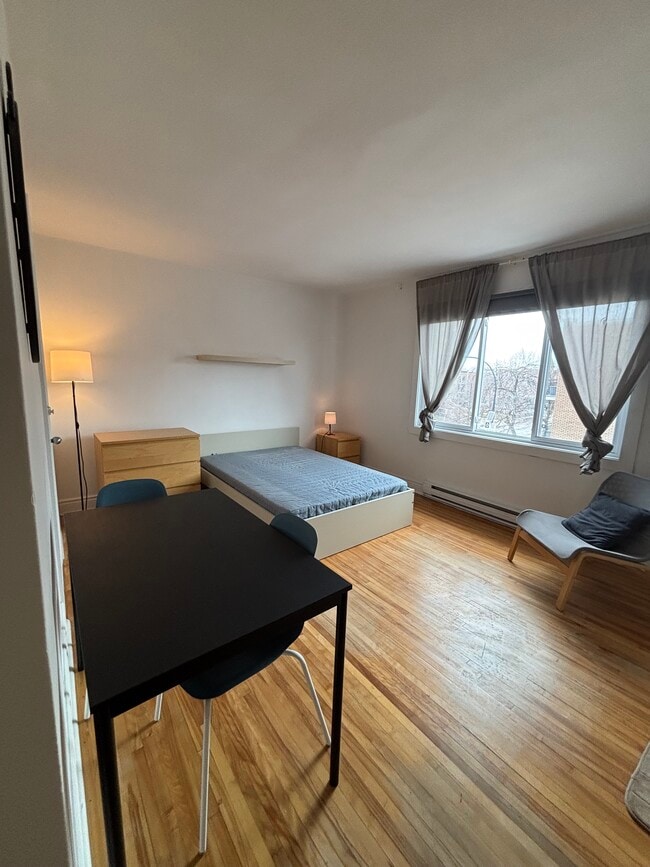 Photo - 1820 Rosemont