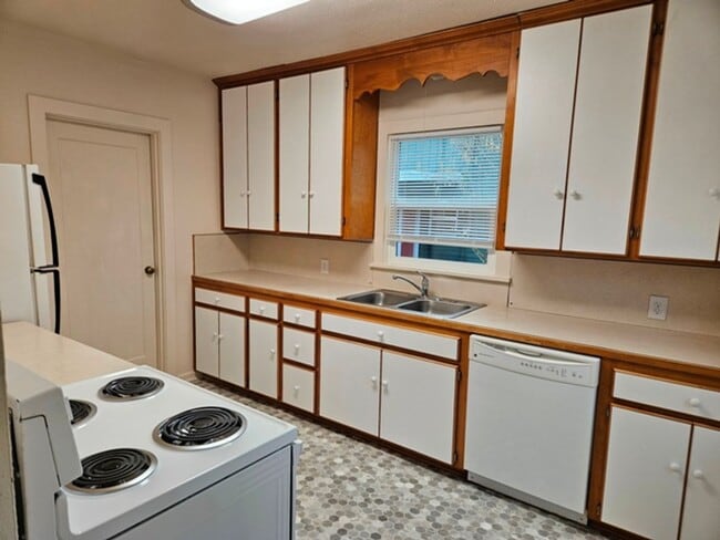 Photo - 2Bd/1Ba Single Story House - Available to View!