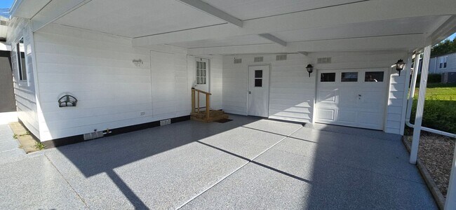 1715 Pebble Beach Ln Unit Posted to Internet
