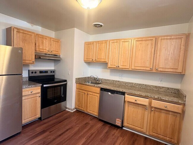 Photo - 717 St Paul St