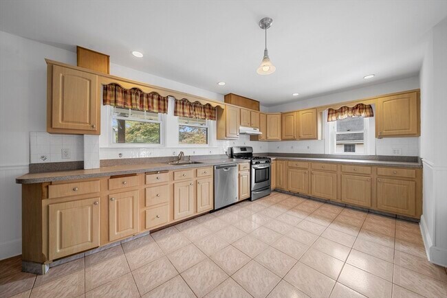 Photo - 180 Faneuil St Unit 2