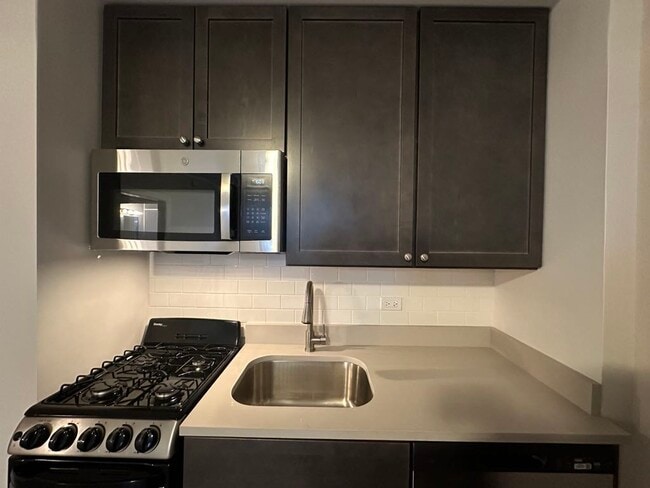 Photo - 3335 W Diversey Ave Unit 432