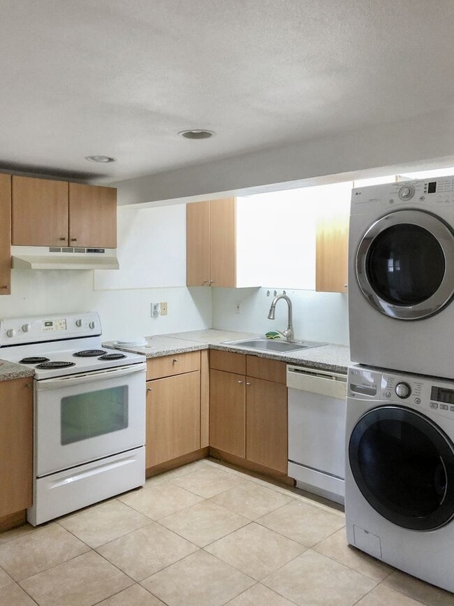 Photo - Nicely Updated 3/1 Tacoma Duplex Unit B