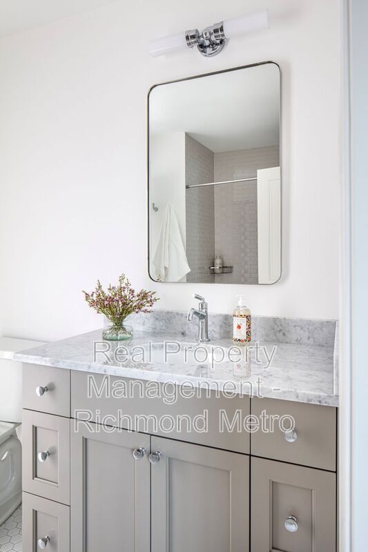 Photo - 906 Charles St