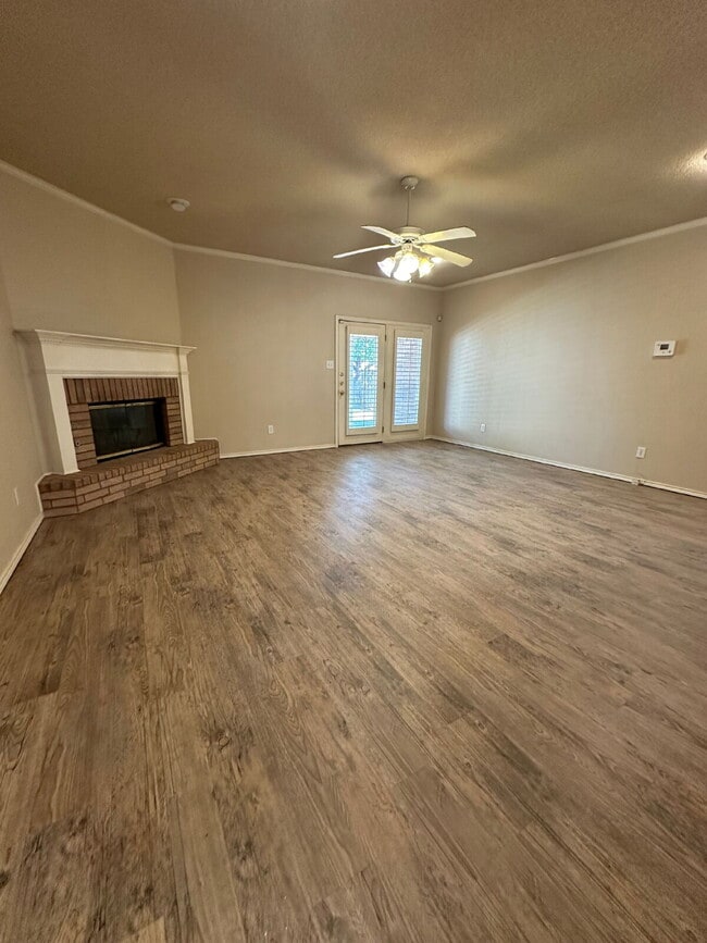 Photo - Spacious 3/2/2 - Freshly Updated