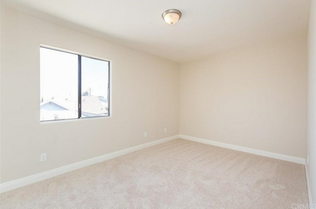 Photo - 6128 Vinevale Ave