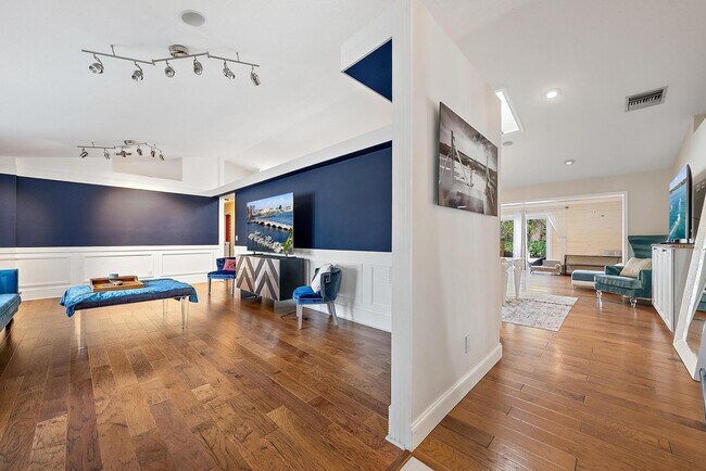 Photo - 542 N Cypress Dr