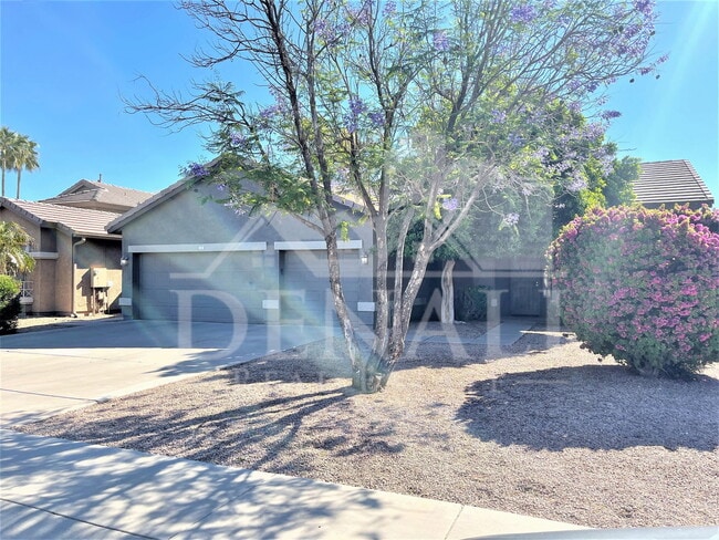 Building Photo - 1121 S Western Skies Dr