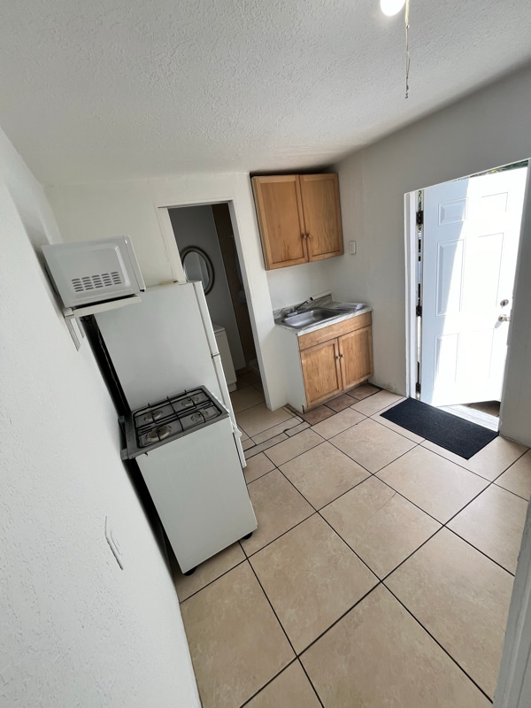 Building Photo - 1331 SW 129th Ave