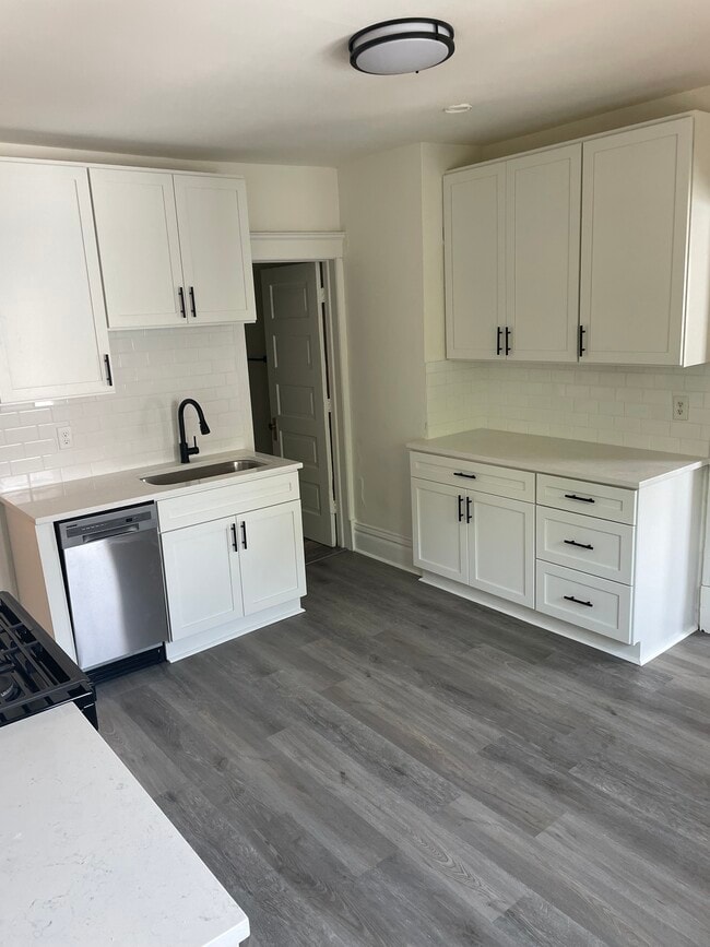 Photo - 2001 Grand St NE Unit 2