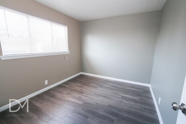 Photo - Monarch Apartments