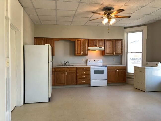 Photo - 101 W 5th St