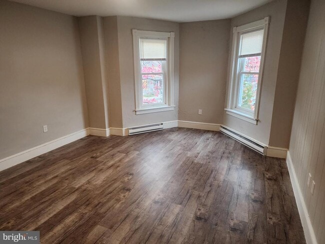 Photo - 801 Queen St