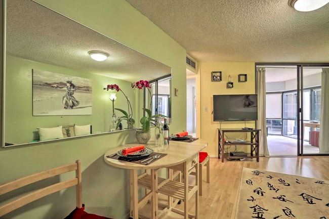 Building Photo - 1088 Bishop St Unit 1808