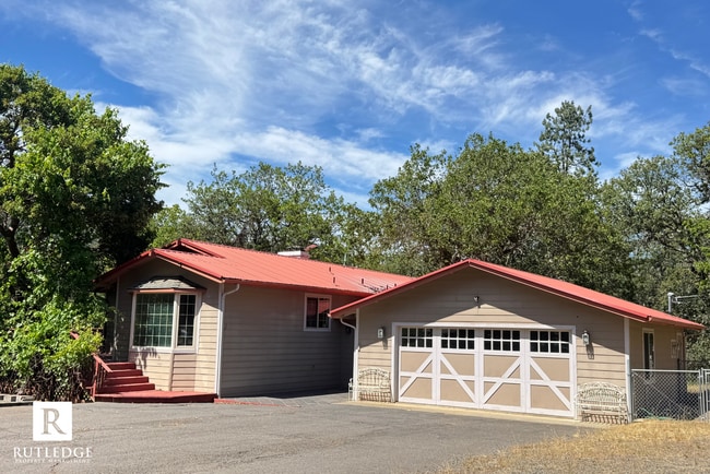 Building Photo - 2 1/2 Acres Manicured Country Living