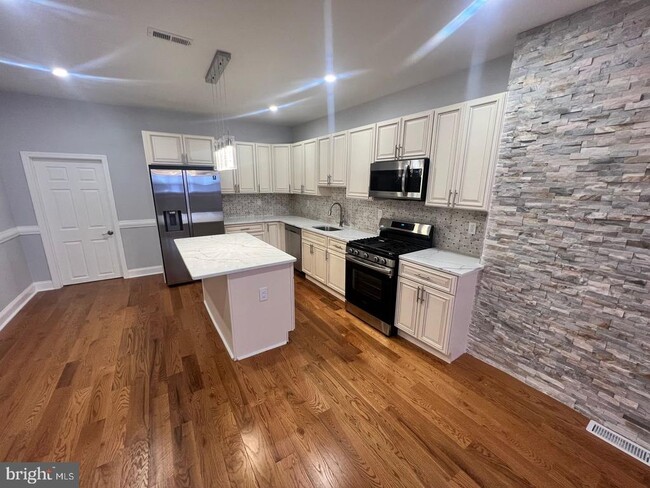 Photo - 1109 Christian St