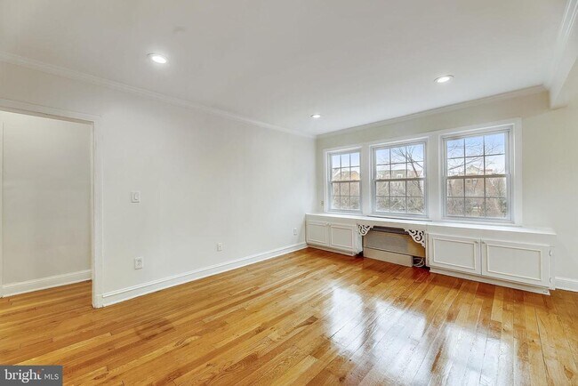 Photo - 1812 W Abingdon Dr Unit 202