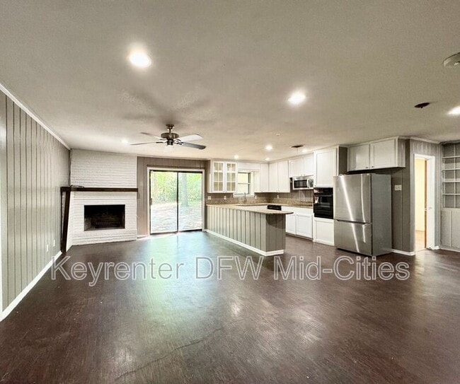 Photo - 313 Robinhood Dr