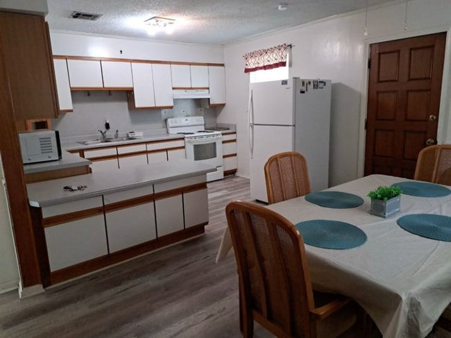 Photo - 1601 Dogwood Dr