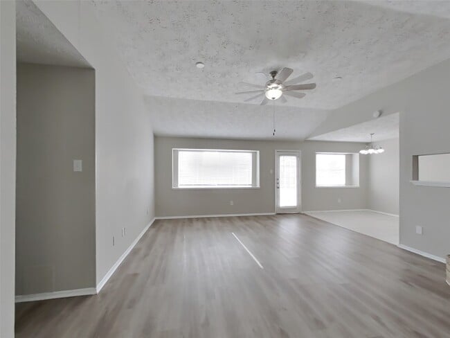 Photo - 2802 N Spring Dr