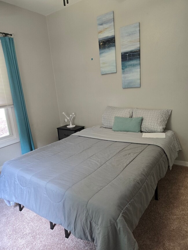 Photo - 1401 W 40th St