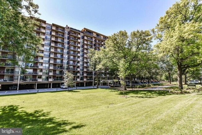 Building Photo - 1300 Army Navy Dr Unit 817 Rental