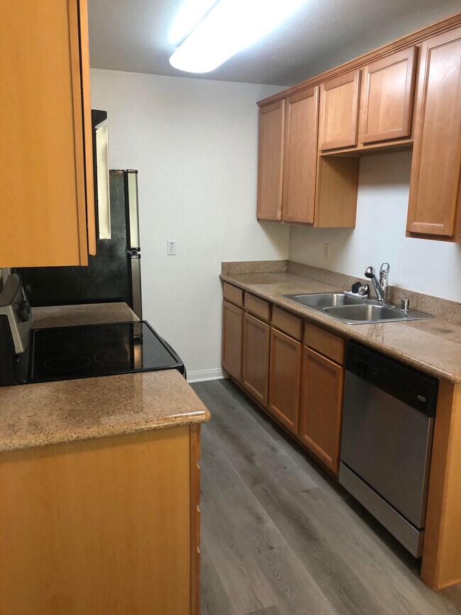 2360 Paseo De Laura Unit 14