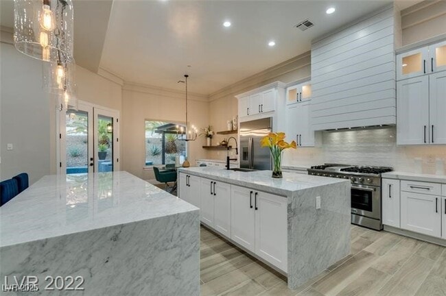 Photo - 794 Bolle Way