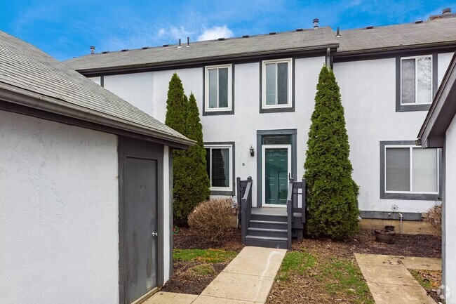 Back Entry and Garage - 7047 Muirfield Dr Unit 7047 Rental