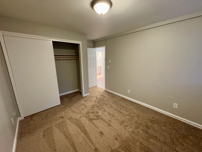 Photo - 400 Taylor Ave NW