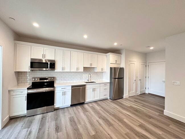 Building Photo - 528 Black Rock Tpke Unit 108