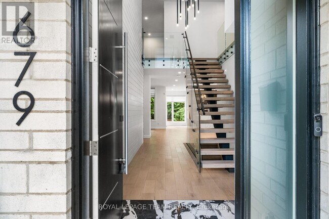 Photo - 679 Broadview Ave