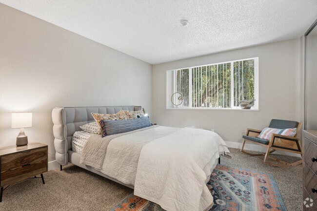 Townhome 2BR, 1.5BA - 1,117SF - Primary Bedroom - The Marq