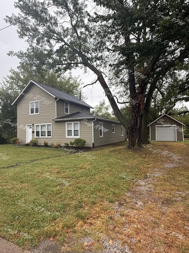 Photo - 221 E Warren St