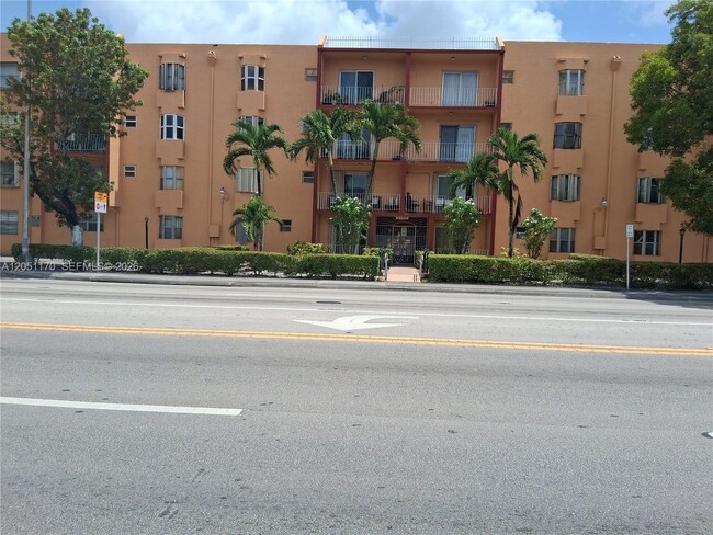 Building Photo - 6200 W Flagler St Unit 305