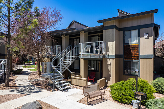 Building Photo - University Square Apartments