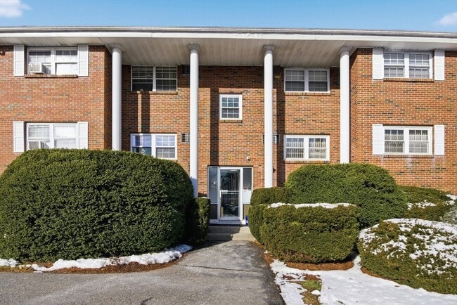 Building Photo - 39 Pleasant St Unit 7