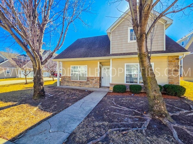 Building Photo - 3 Bedroom 2.5 Bathroom Townhome in Urbandale with attached 2 car garage!