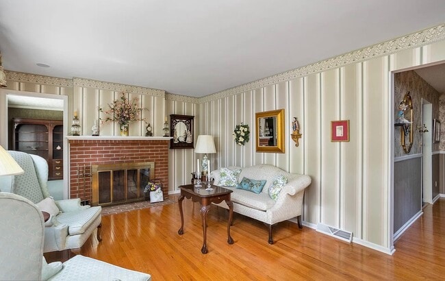 Photo - 3847 Quakerbridge Rd